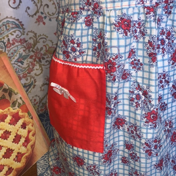 Vintage, handmade apron ~EUC - Picture 3 of 15